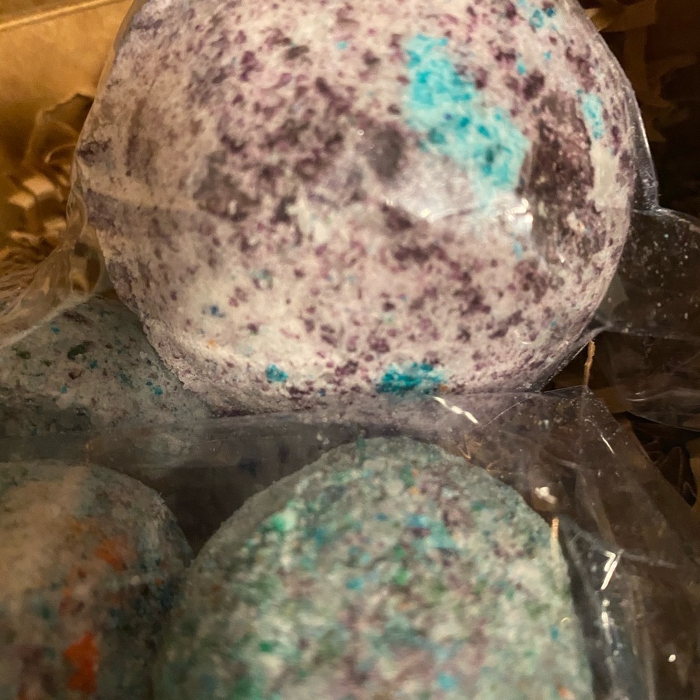 HOMEMADE BATH-BOMBS!!! - Picture 3 of 8